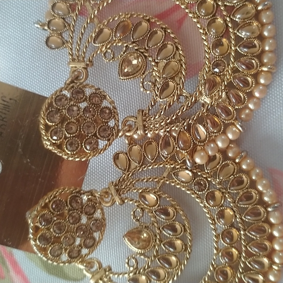 Earrings - Picture 2 of 4